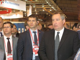 Вице-премьер РФ Д.Рогозин на объединенном стенде ГК «Ростехнологии»